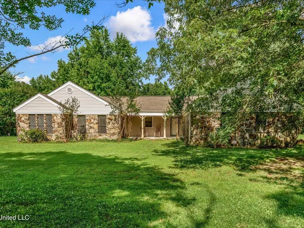 4210 Red Oaks Dr, Horn Lake, MS 38637