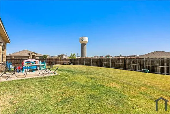 1404 Basswood Ln — Photo 22