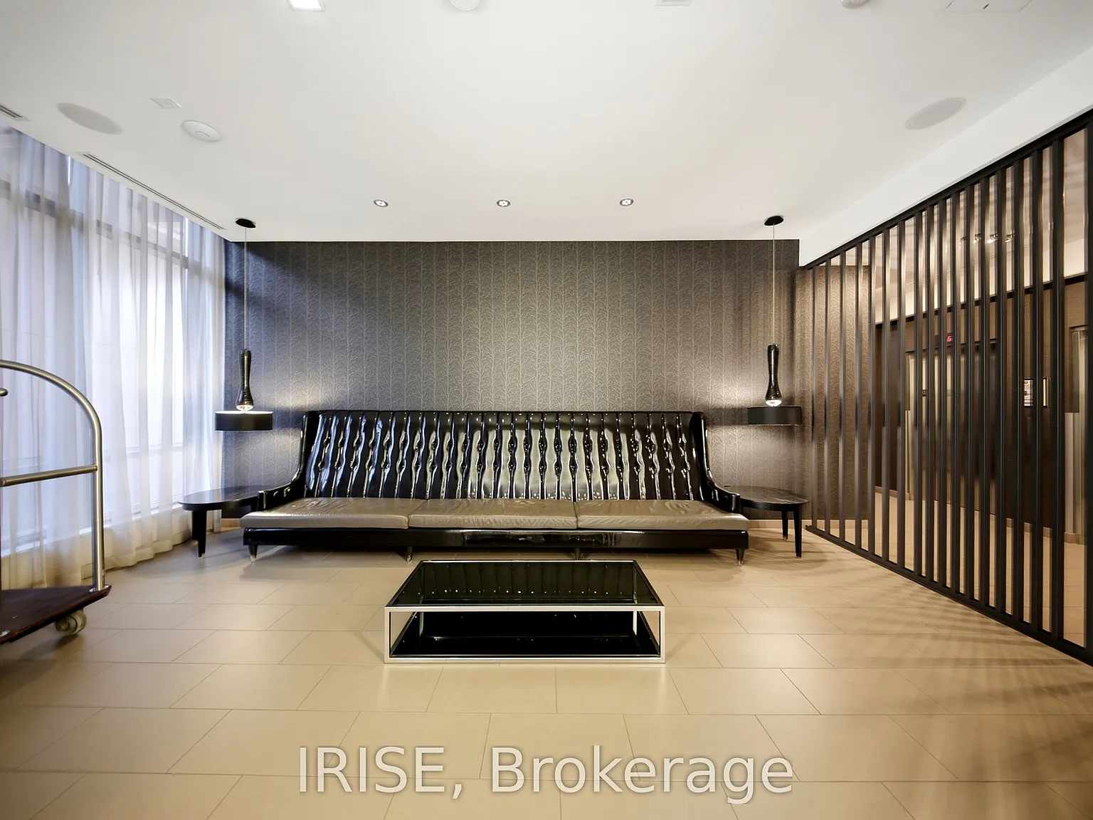 Reve Condos — Photo 3