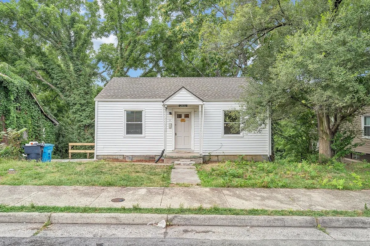 2416 Clifton St NW — Photo 2
