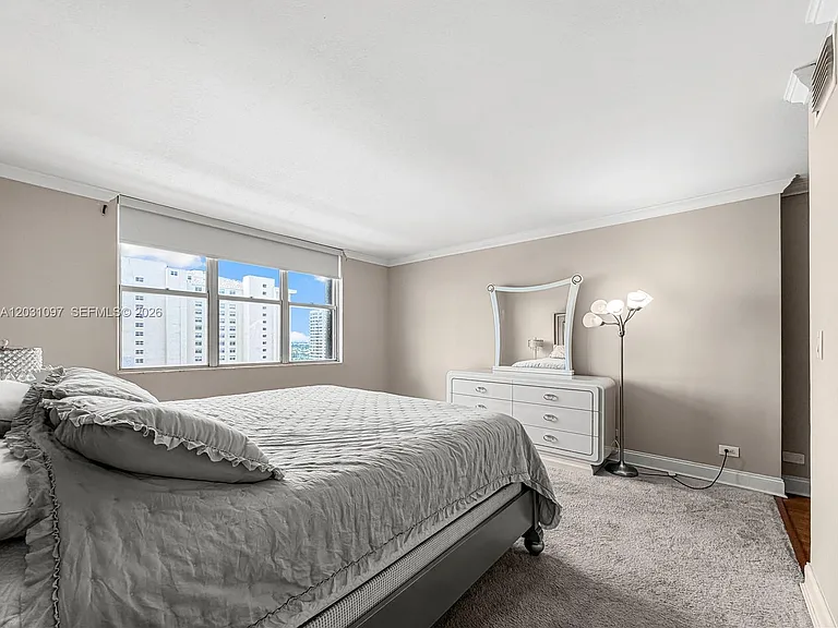 1800 NE 114th St #1607 — Photo 17