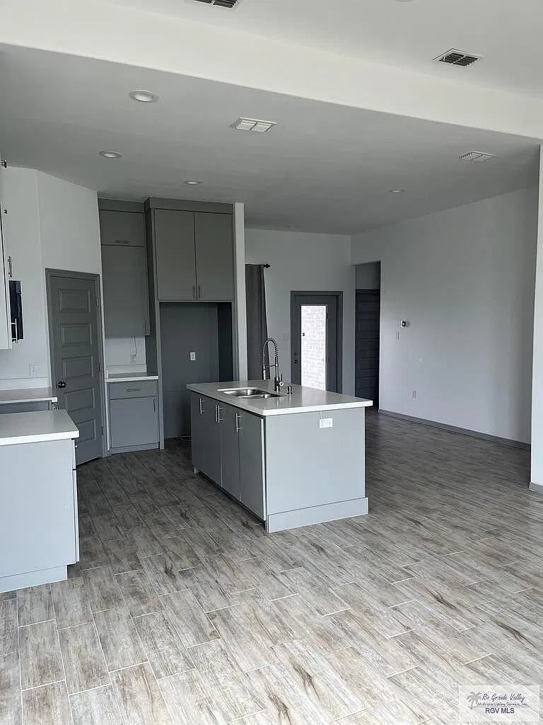 3 bed, 2.5 bath, 1361 sqft, $1,700 — Photo 4