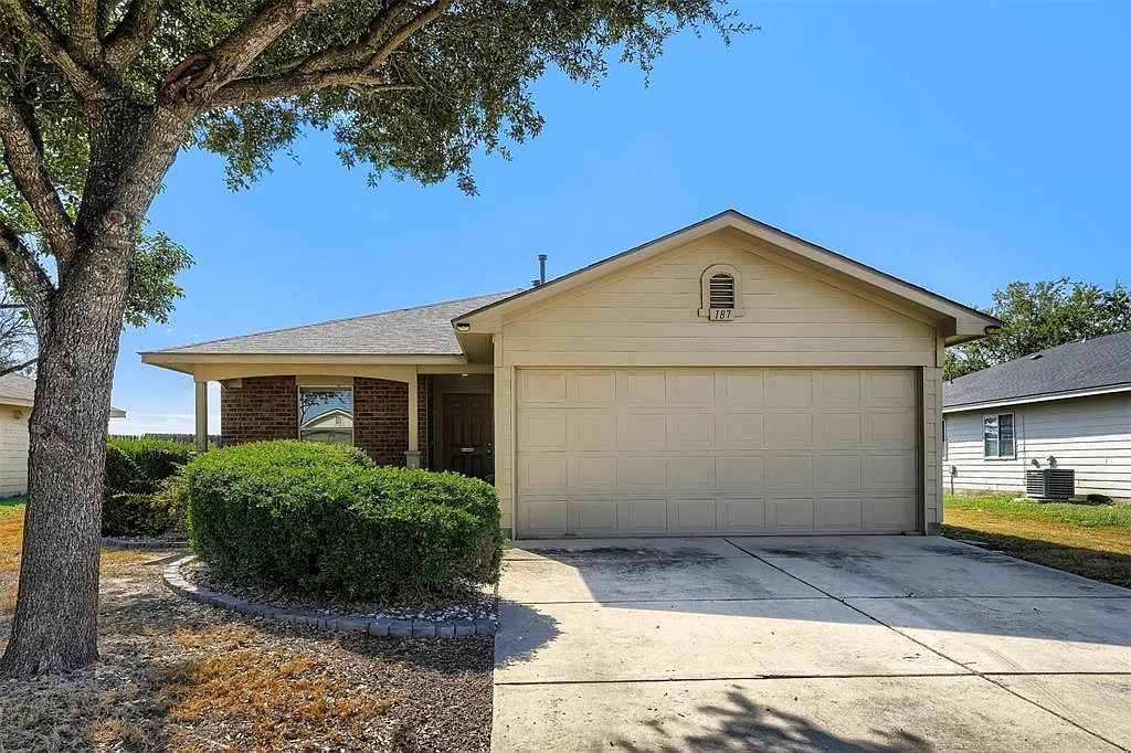 3 bed, 1032 sqft, $1,600 — Photo 1
