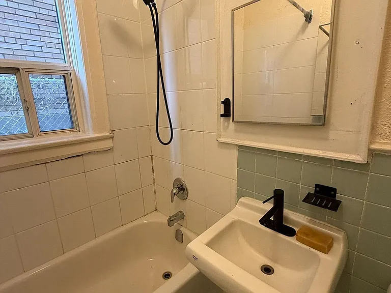 105 Kenwood Ave #103 — Photo 8