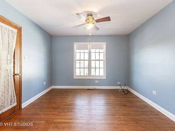 4th image of 16612 Henry Ln