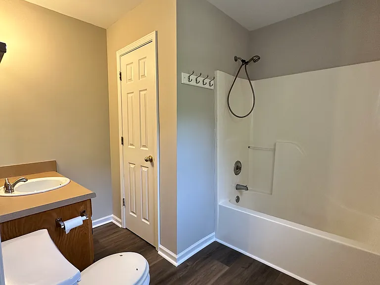209 Sewell Rd — Photo 8