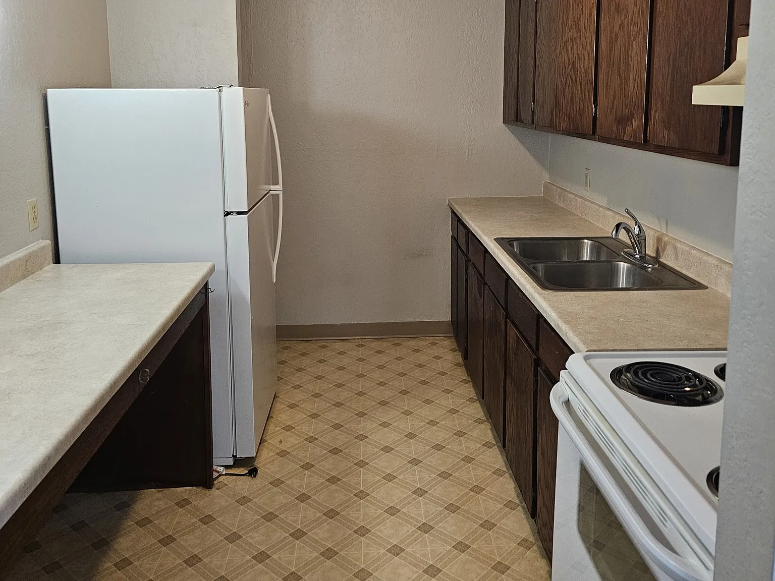 801 Hills Ave — Photo 3