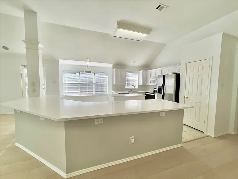 11002 Tree Shadow Ln — Photo 21