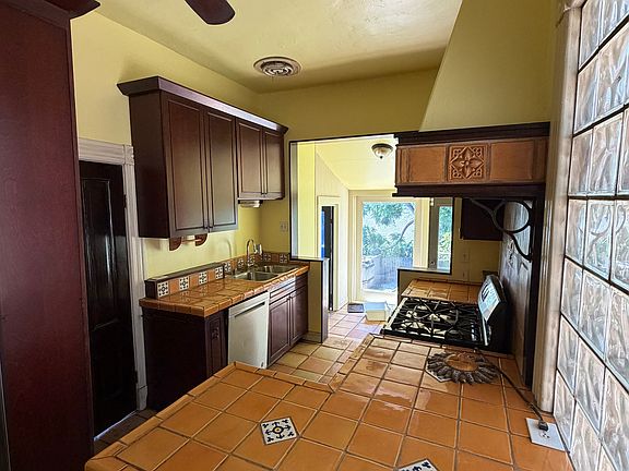 3rd image of 511 Napa St