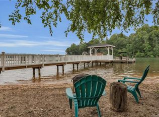 8833 Dog Leg Rd, Sherrills Ford, NC 28673