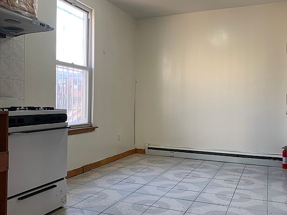 2nd image of 927 43rd St #2A