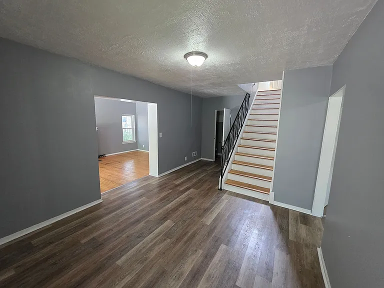 327 Glenwood Ave — Photo 5