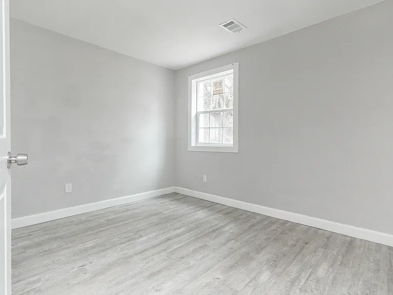 343 Rogers St — Photo 7