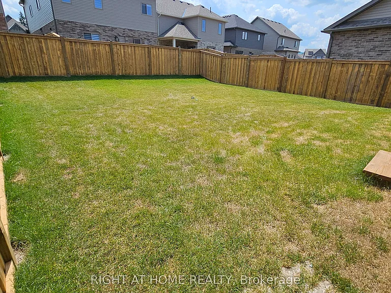 12 Mitchell Ave — Photo 5
