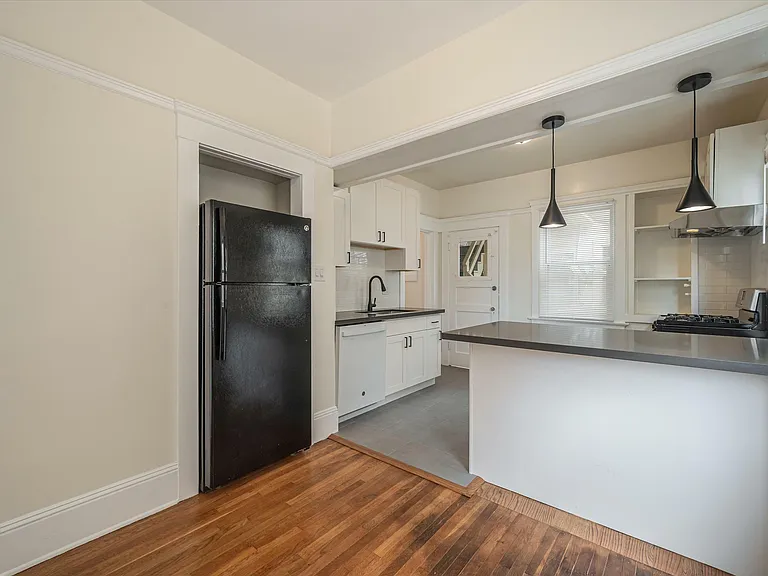 267 10th Ave #2 — Photo 7