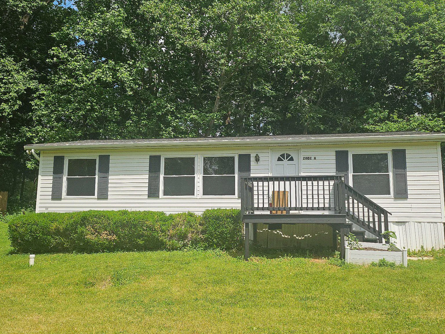 2 bed, 3.0 bath, 2492 sqft, $1,600 — Photo 1