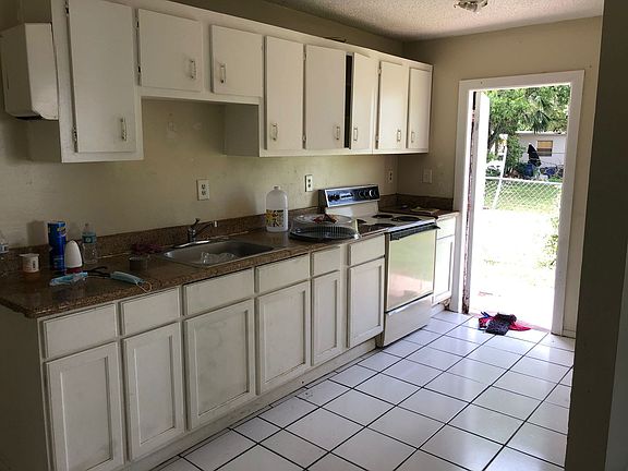 4th image of 716 NW 15th Ave