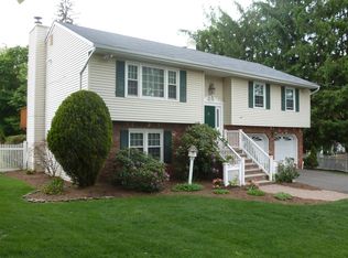 11 Ratcliffe Rd, Wayne, NJ 07470