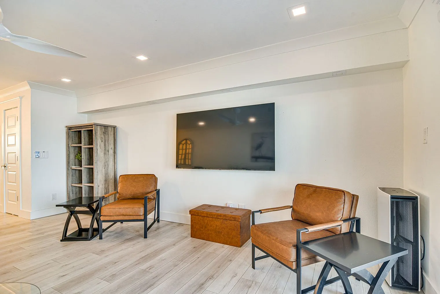 3 bed, 2.0 bath, 1442 sqft, $6,193 — Photo 3