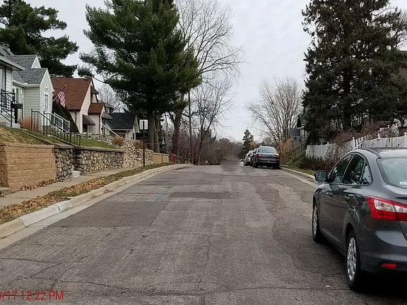 4th image of 235 Hurley St E