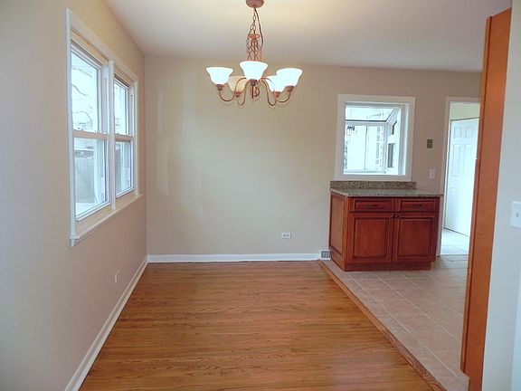 5th image of 1105 S Robert Dr