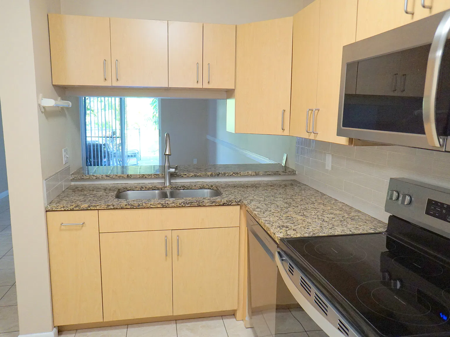 3 bed, 1250 sqft, $2,500 — Photo 4