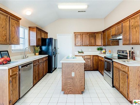 4th image of 2211 Creek Dr