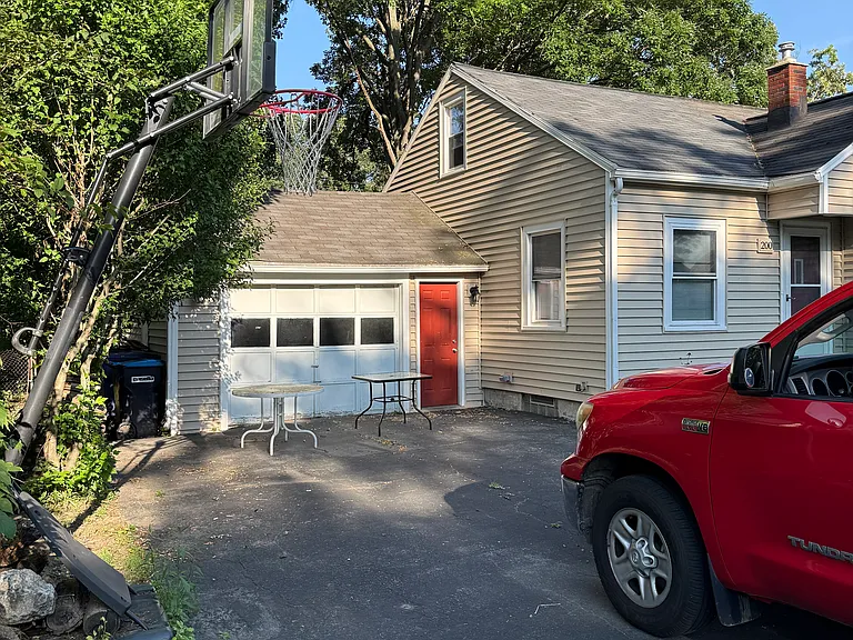 200 Bonesteel St — Photo 1