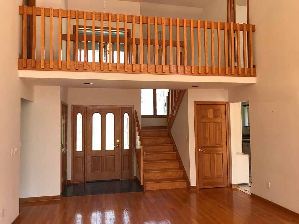 Front Entry / catwalk