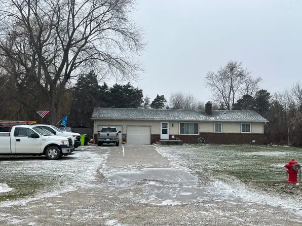 2915 N Burkhart Rd, Howell, MI 48855