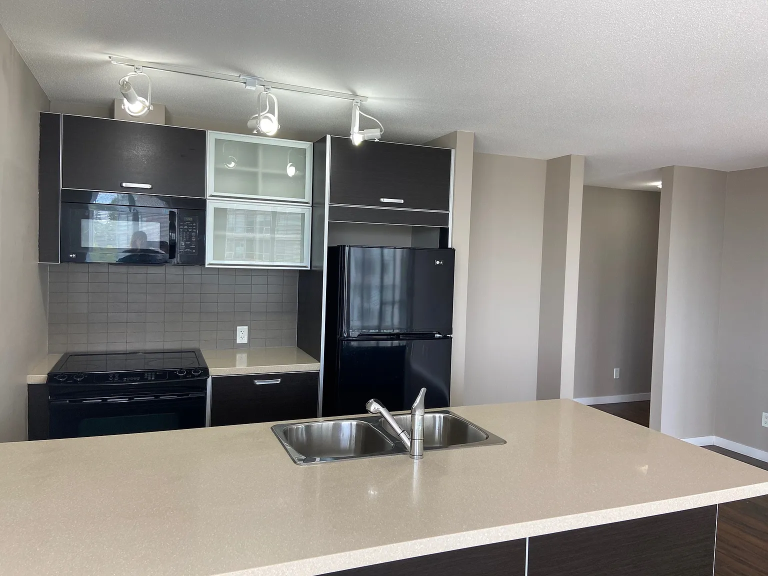 13688 100 Avenue Surrey — Photo 3
