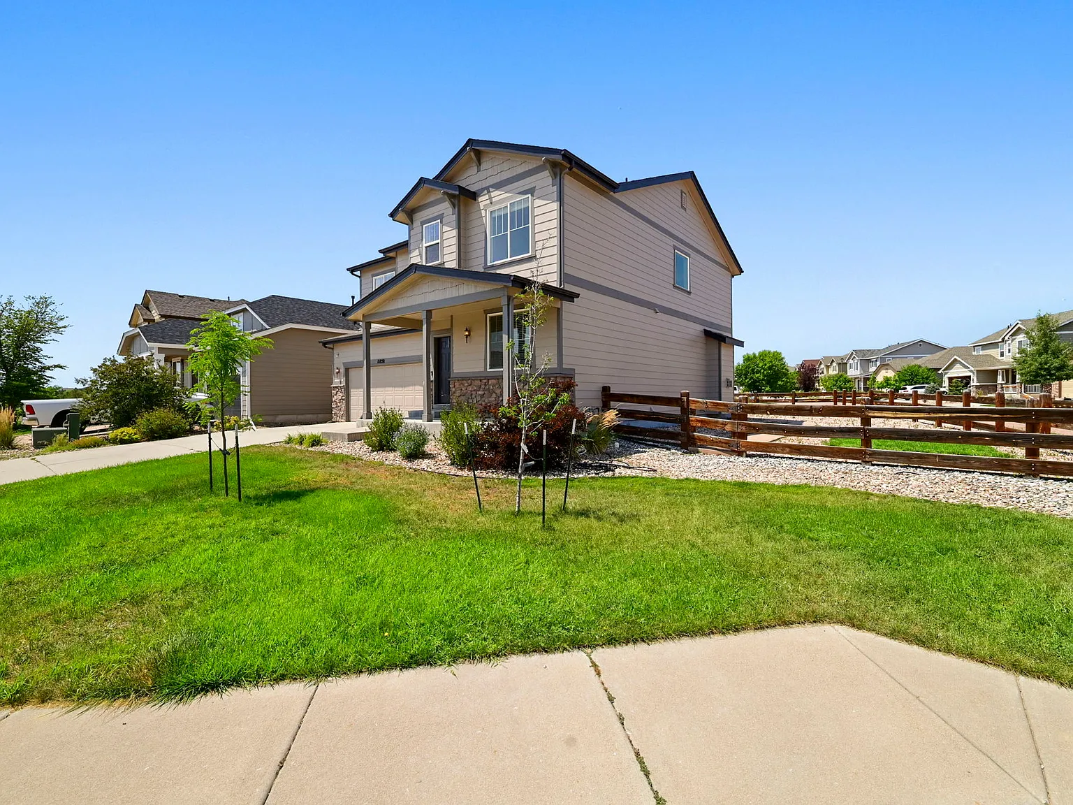 5 bed, 3.5 bath, 3472 sqft, $2,600 — Photo 2