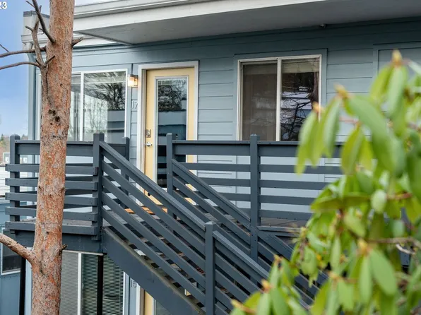 1300 NE 68th Ave APT 17, Portland, OR 97213