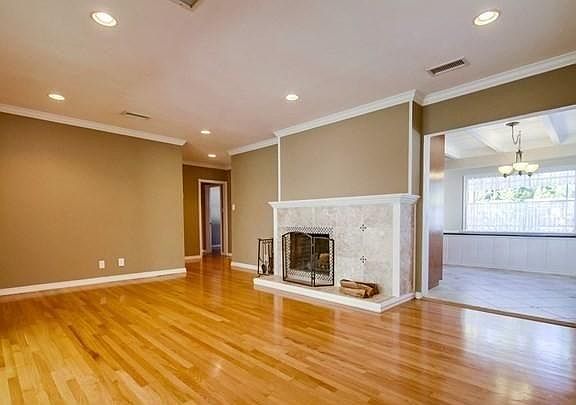 4th image of 217 E La Deney Dr
