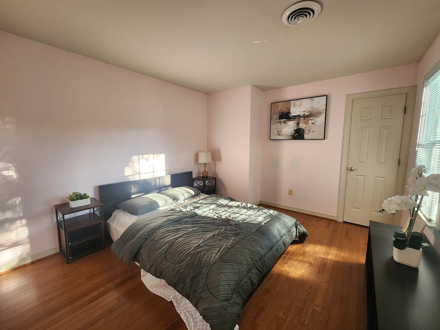4 bed, 2196 sqft, $800 — Photo 2