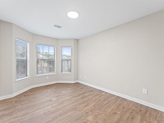 4th image of 2937 La Estancia Ln
