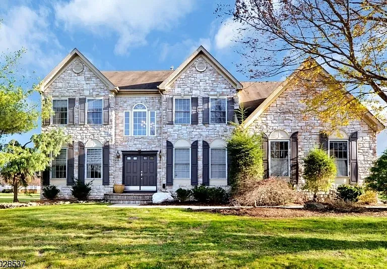 15 Deborah Dr — Photo 1
