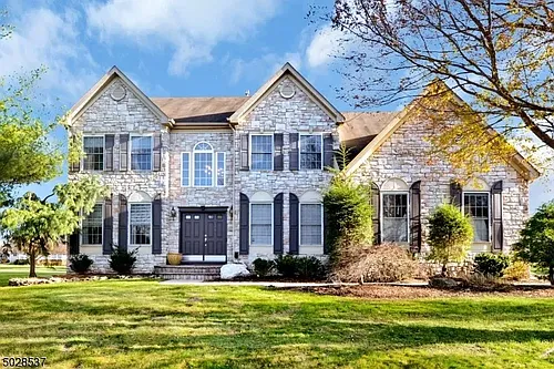15 Deborah Dr Photo 1