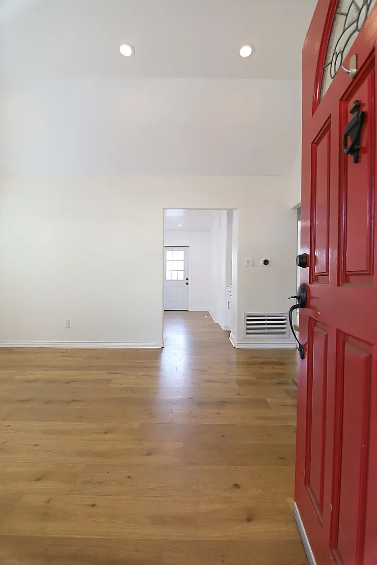 2 bed, 830 sqft, $3,500 — Photo 2
