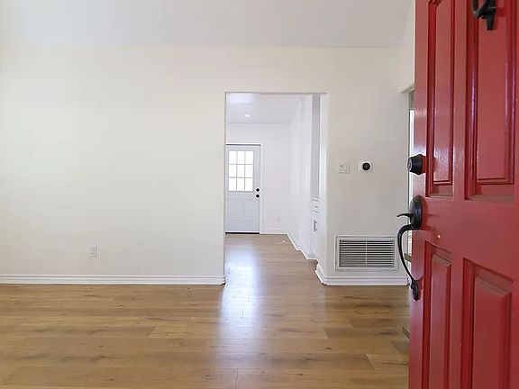 2nd image of 3124 Altura Ave