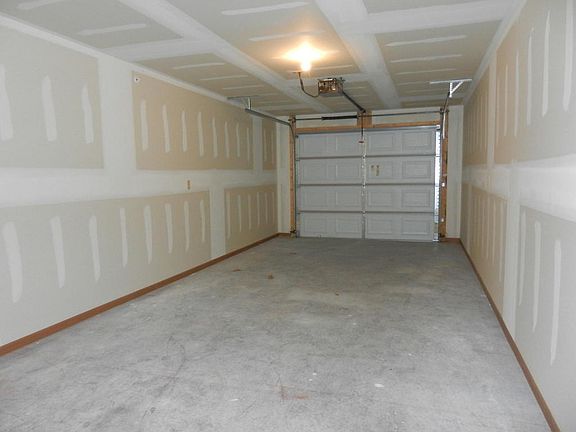 3rd image of 170 Keel Ln