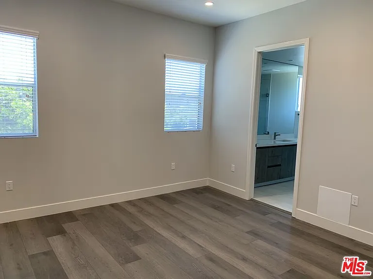 1721 Granville Ave #2 — Photo 9