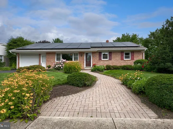 413 W Cedar St, New Holland, PA 17557