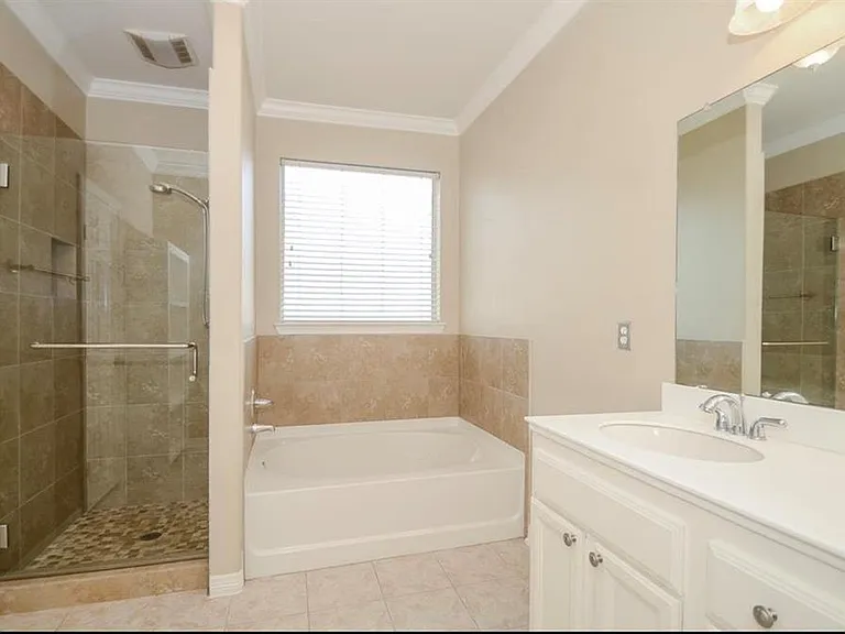 210 Riverway Bluff Ln — Photo 7