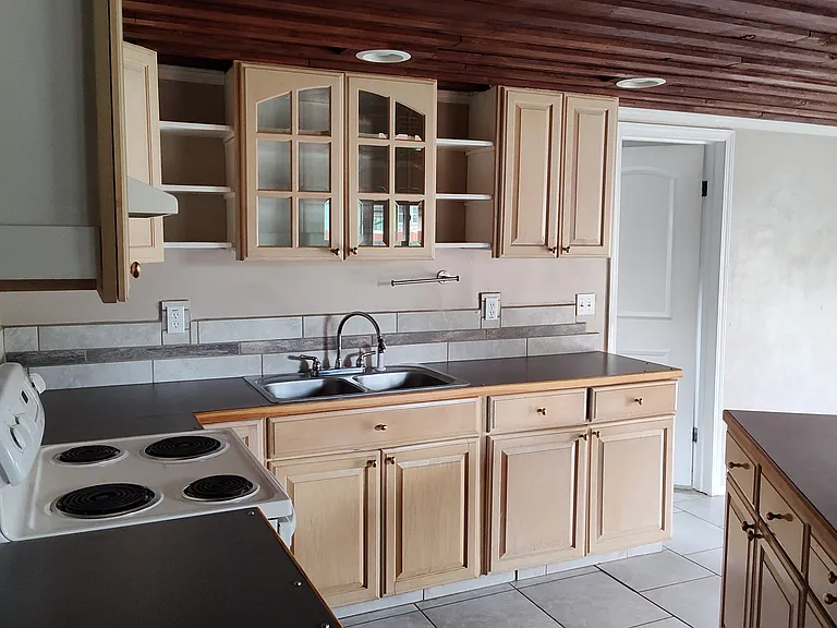 Cupboards feature pull out shelves.