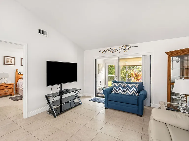 314 Knottwood Ct — Photo 11