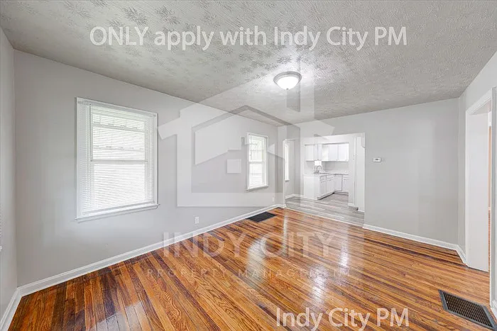 4 bed, 1.0 bath, 1220 sqft, $1,525 — Photo 2