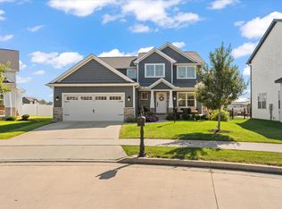 5 Woodland Ct, Monticello, IL 61856