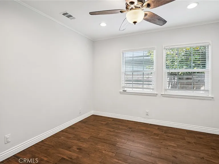 3816 S Victoria Ave — Photo 19