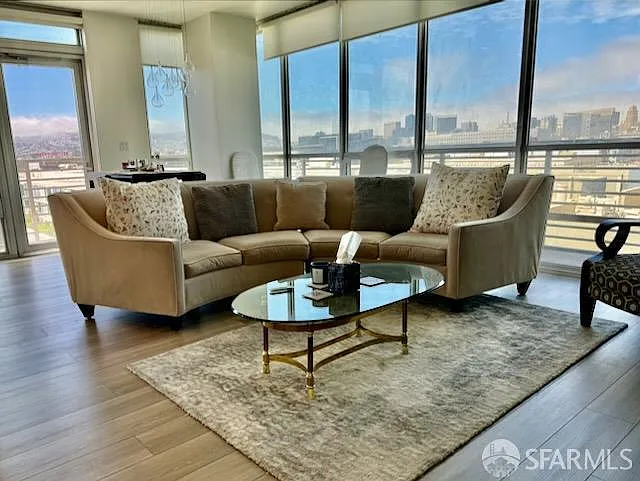325 Berry St — Photo 1